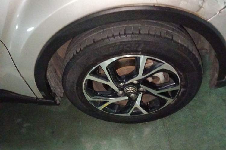 Used Toyota C-HR 2018 2.0L Leading with Sunroof China VI Standard Right Front Wheel Hub