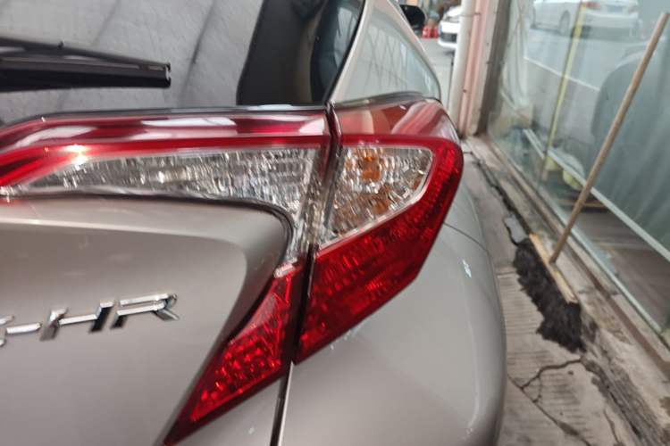 Used Toyota C-HR 2018 2.0L Leading with Sunroof China VI Standard Right Rear Taillight