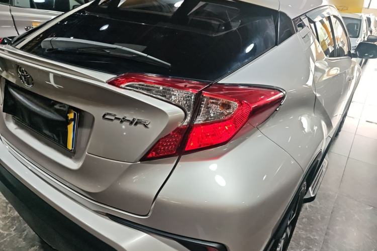 Used Toyota C-HR 2018 2.0L Leading with Sunroof China VI Standard Right Rear Taillight