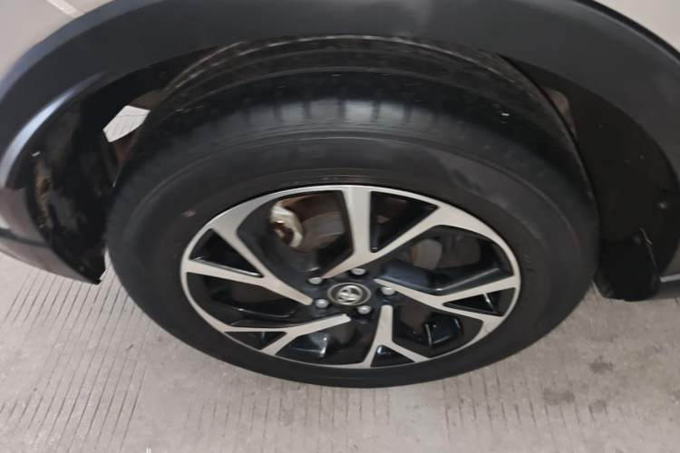 Used Toyota C-HR 2018 2.0L Leading with Sunroof China VI Standard Right Rear Wheel Hub