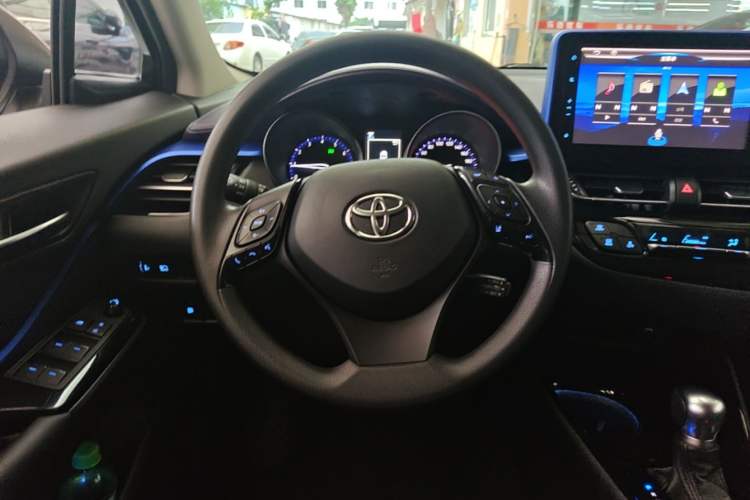 Used Toyota C-HR 2018 2.0L Leading with Sunroof China VI Standard Steering Wheel