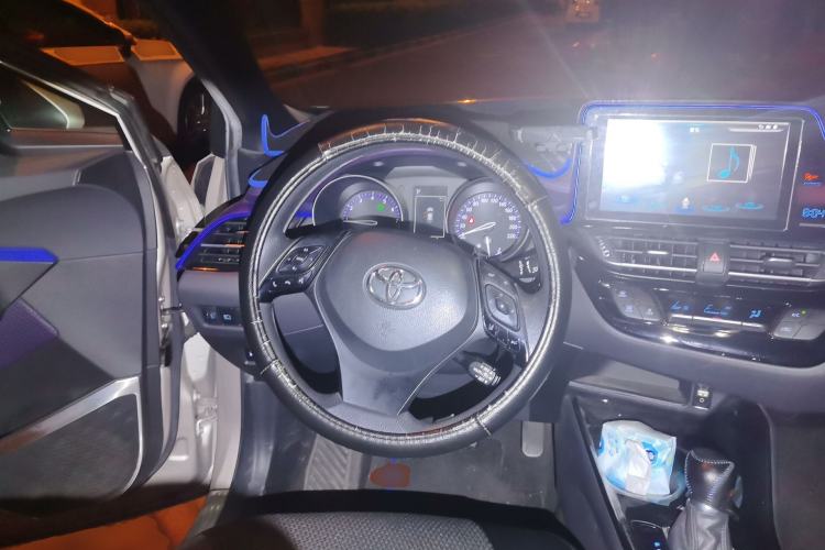 Used Toyota C-HR 2018 2.0L Leading with Sunroof China VI Standard Steering Wheel