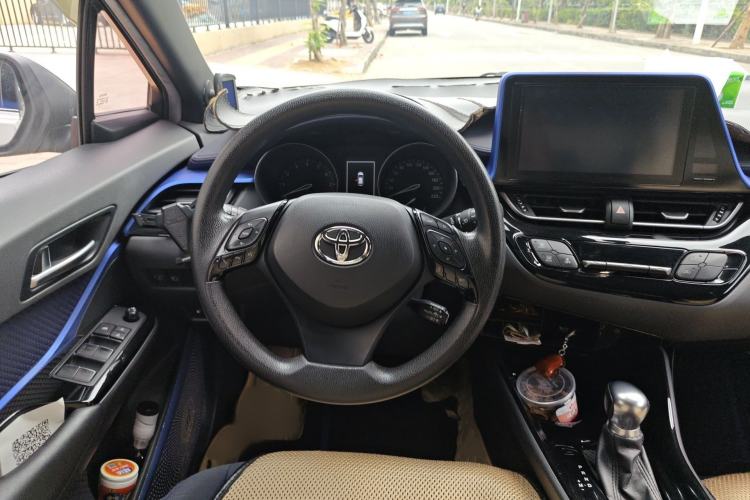Used Toyota C-HR 2018 2.0L Leading with Sunroof China VI Standard Steering Wheel