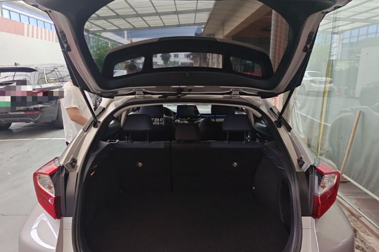 Used Toyota C-HR 2018 2.0L Leading with Sunroof China VI Standard Trunk