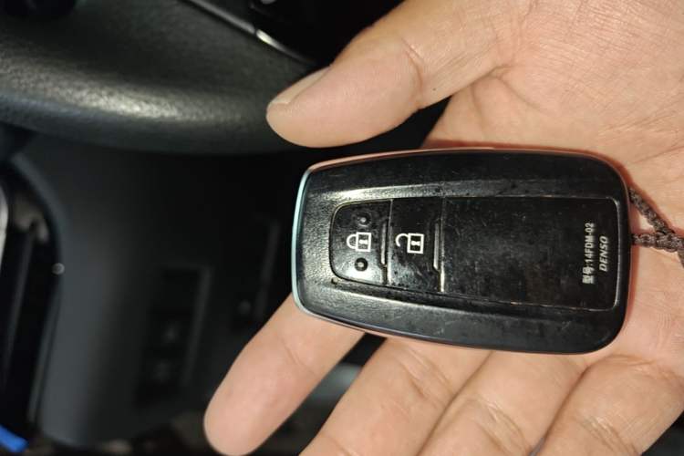 Used Toyota C-HR 2018 2.0L Leading with Sunroof China VI Standard Vehicle Key