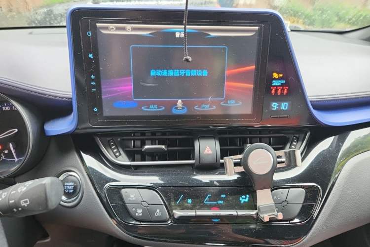 Used Toyota C-HR 2018 2.0L Leading with Sunroof China VI Standard Audio And AC Panel