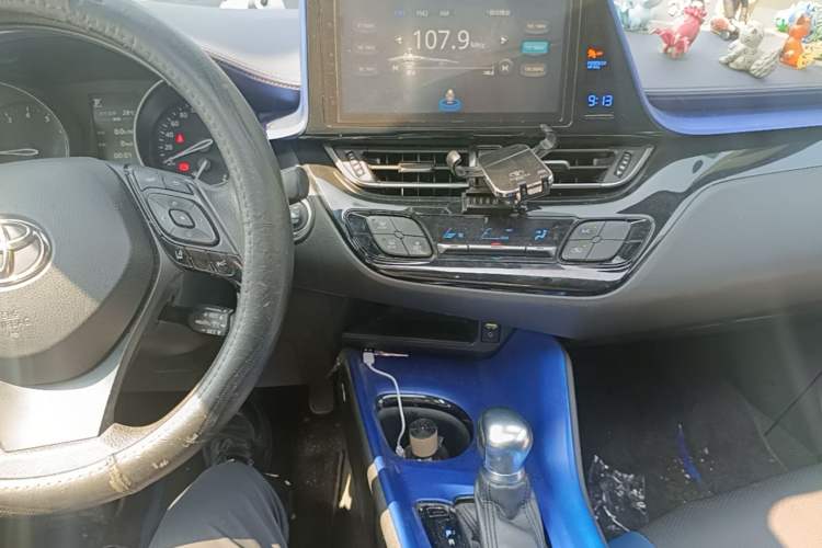 Used Toyota C-HR 2018 2.0L Leading with Sunroof China V Standard Audio And AC Panel