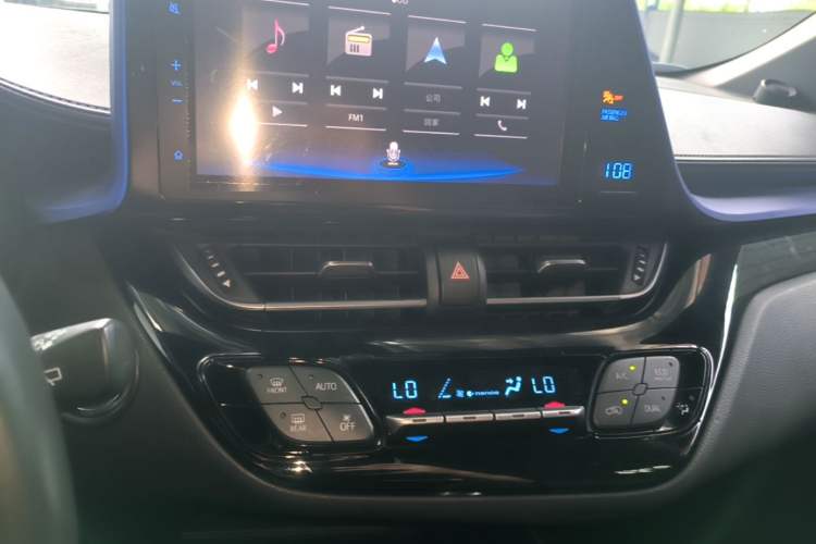Used Toyota C-HR 2018 2.0L Flagship Sunroof Version China V Standard Audio And AC Panel