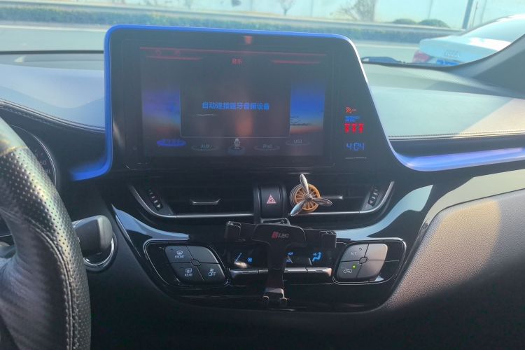 Used Toyota C-HR 2018 2.0L Leading with Sunroof China VI Standard Audio And AC Panel