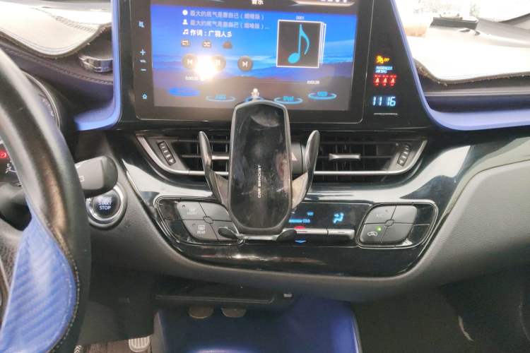 Used Toyota C-HR 2018 2.0L Leading with Sunroof China VI Standard Audio And AC Panel