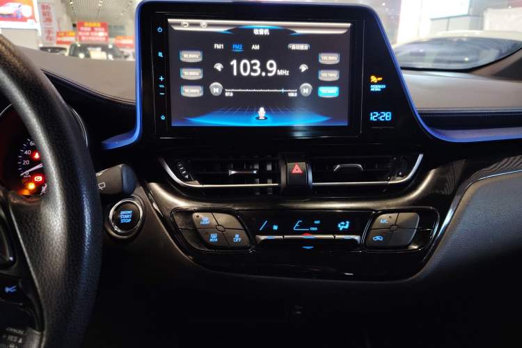 Used Toyota C-HR 2018 2.0L Leading with Sunroof China VI Standard Audio And AC Panel