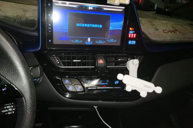 Used Toyota C-HR 2018 2.0L Leading with Sunroof China V Standard Audio And AC Panel