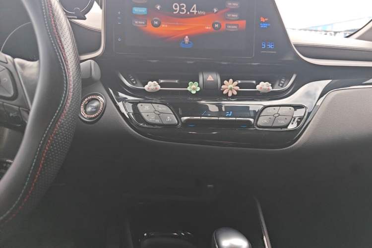 Used Toyota C-HR 2018 2.0L Flagship Version China V Standard Audio And AC Panel