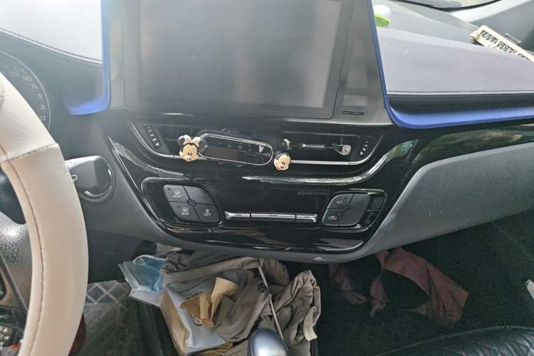 Used Toyota C-HR 2018 2.0L Leading with Sunroof China VI Standard Audio And AC Panel