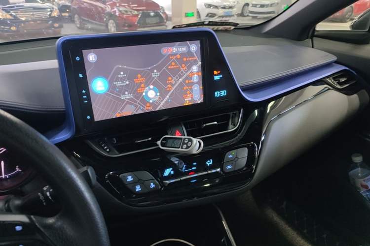 Used Toyota C-HR 2018 2.0L Leading with Sunroof China V Standard Audio And AC Panel