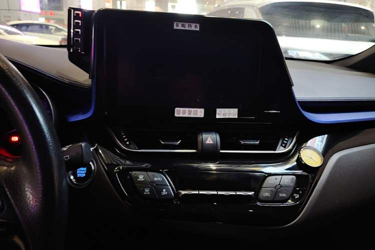 Used Toyota C-HR 2018 2.0L Luxury Sunroof Version China V Emission Standard Audio And AC Panel