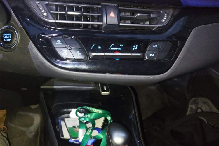 Used Toyota C-HR 2018 2.0L Leading with Sunroof China VI Standard Audio And AC Panel
