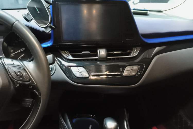 Used Toyota C-HR 2018 2.0L Luxury Sunroof Version China VI Standard Audio And AC Panel