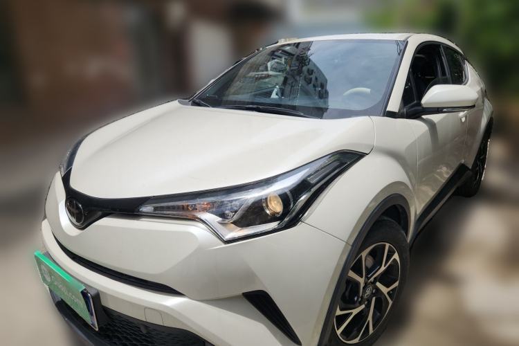 Used Toyota C-HR 2018 2.0L Leading with Sunroof China V Standard Guazi used car, China used car export, Used car for sale, Used cars, Cheapest cars for sale