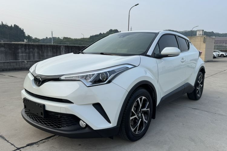 Used Toyota C-HR 2018 2.0L Leading with Sunroof China V Standard Guazi used car, China used car export, Used car for sale, Used cars, Cheapest cars for sale