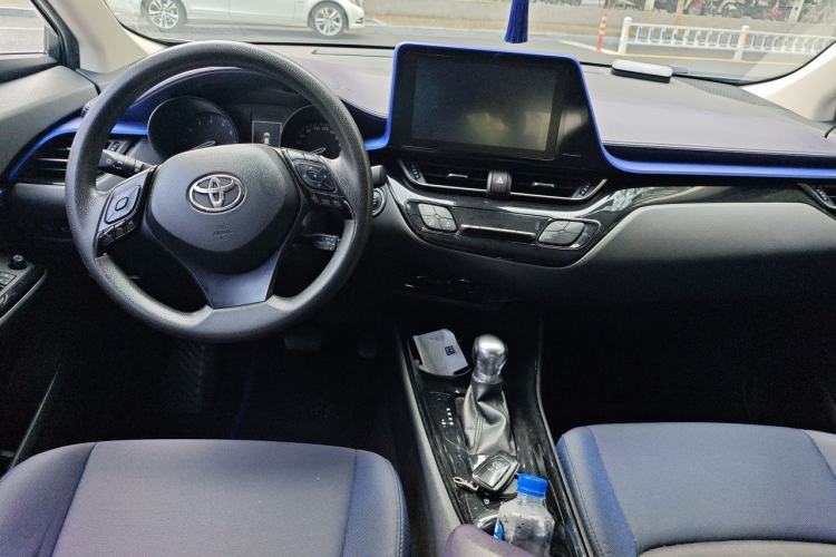 Used Toyota C-HR 2018 2.0L CoolRun Leading Edition China VI Center Console
