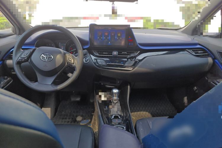 Used Toyota C-HR 2018 2.0L Leading with Sunroof China VI Standard Center Console