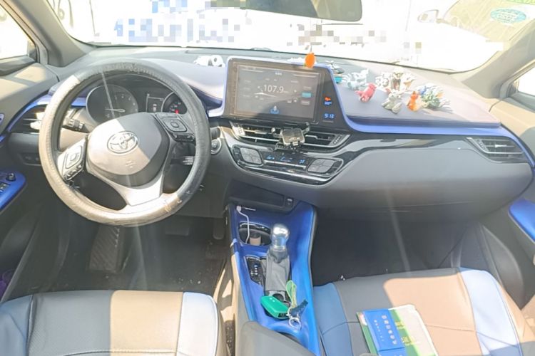 Used Toyota C-HR 2018 2.0L Leading with Sunroof China V Standard Center Console
