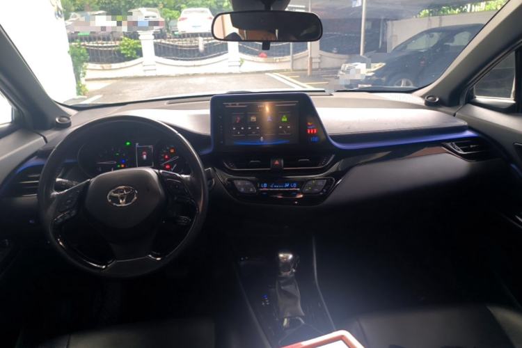 Used Toyota C-HR 2018 2.0L Flagship Sunroof Version China V Standard Center Console
