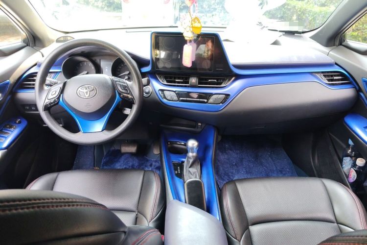 Used Toyota C-HR 2018 2.0L Leading with Sunroof China VI Standard Center Console