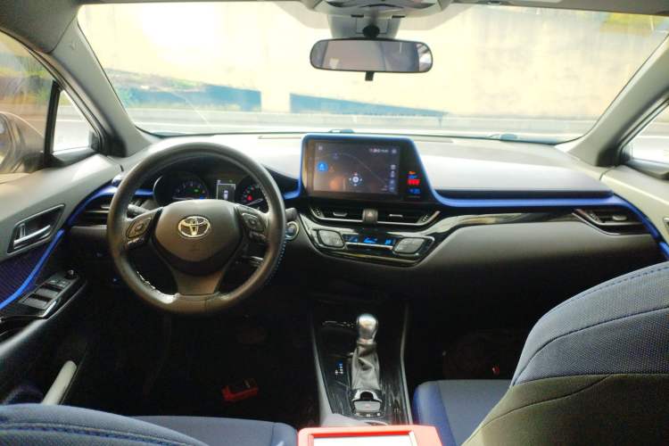 Used Toyota C-HR 2018 2.0L Leading with Sunroof China V Standard Center Console