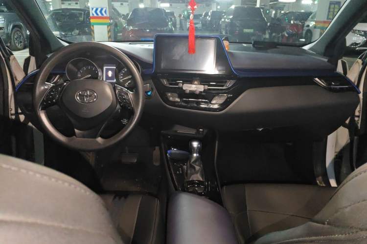 Used Toyota C-HR 2018 2.0L Leading with Sunroof China V Standard Center Console