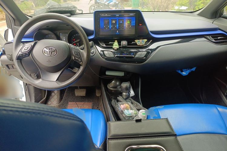 Used Toyota C-HR 2018 2.0L Leading with Sunroof China V Standard Center Console