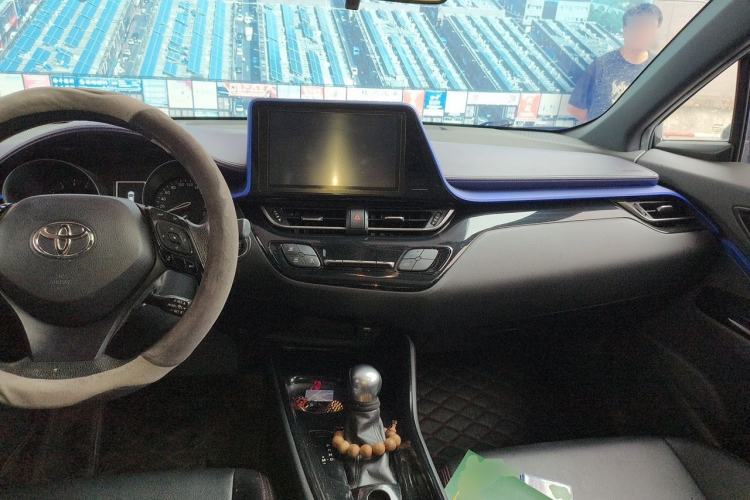 Used Toyota C-HR 2018 2.0L Leading with Sunroof China VI Standard Center Console