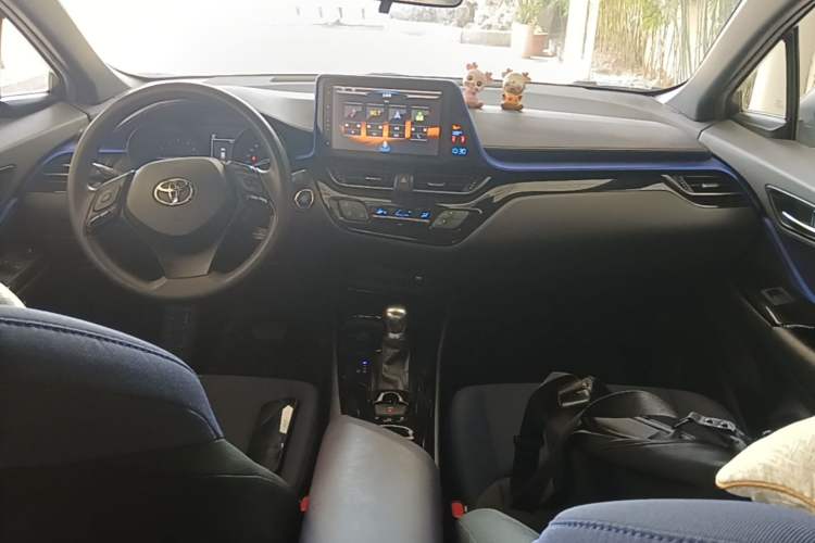 Used Toyota C-HR 2018 2.0L Leading Edition China VI Center Console