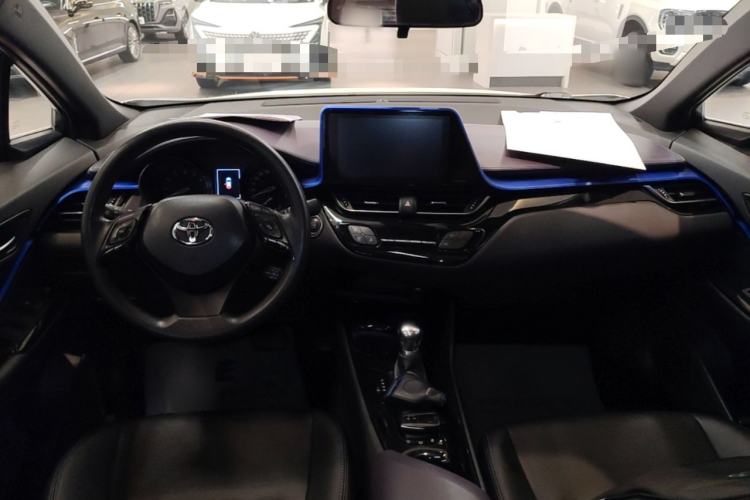 Used Toyota C-HR 2018 2.0L Leading with Sunroof China VI Standard Center Console