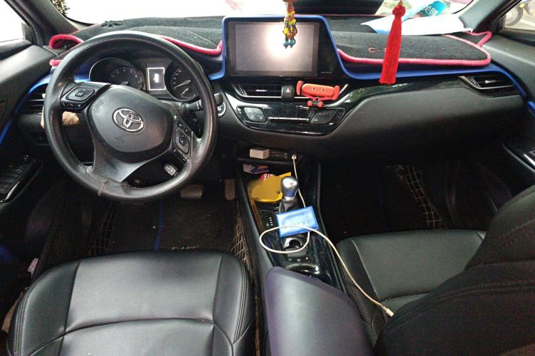 Used Toyota C-HR 2018 2.0L Coolway Leading Edition China V Standard Center Console