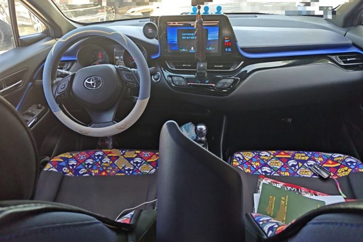 Used Toyota C-HR 2018 2.0L Luxury Sunroof Version China V Emission Standard Center Console