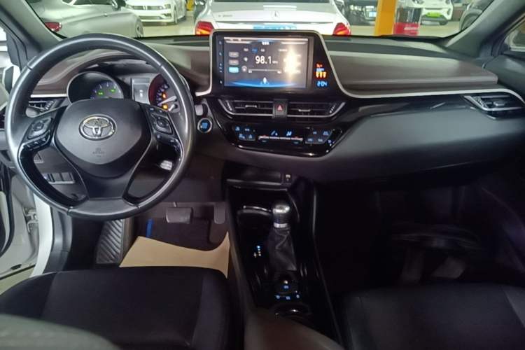 Used Toyota C-HR 2018 2.0L Flagship Version China V Standard Center Console