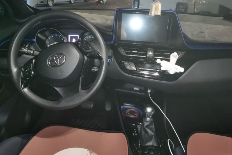 Used Toyota C-HR 2018 2.0L Leading with Sunroof China V Standard Center Console