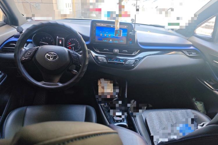 Used Toyota C-HR 2018 2.0L Leading with Sunroof China VI Standard Center Console