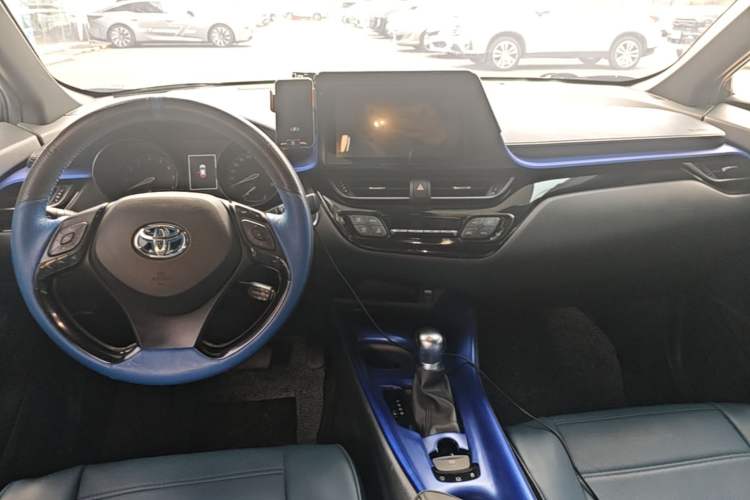 Used Toyota C-HR 2018 2.0L Luxury Edition China V Standard Center Console