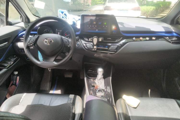 Used Toyota C-HR 2018 2.0L Leading with Sunroof China V Standard Center Console