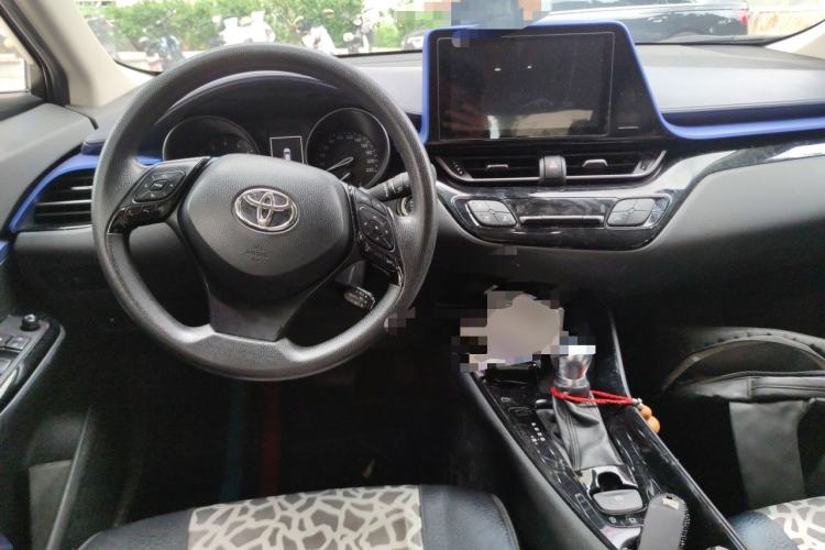Used Toyota C-HR 2018 2.0L Leading with Sunroof China VI Standard Center Console