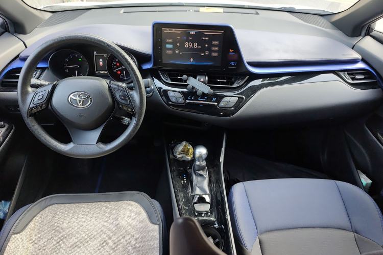Used Toyota C-HR 2018 2.0L Leading with Sunroof China V Standard Center Console