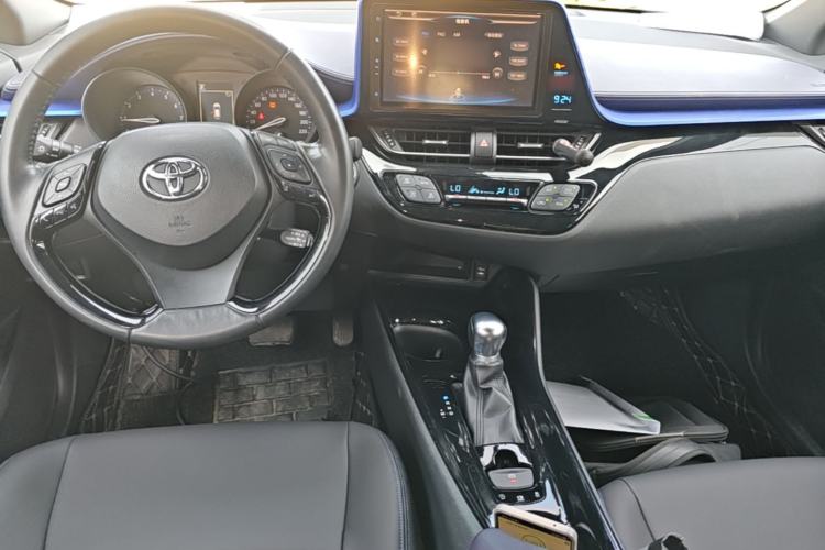 Used Toyota C-HR 2018 2.0L Luxury Edition China V Standard Center Console