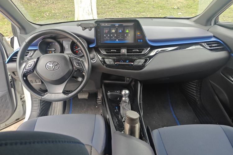 Used Toyota C-HR 2018 2.0L Luxury Edition China V Standard Center Console