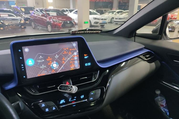 Used Toyota C-HR 2018 2.0L Leading with Sunroof China V Standard Center Console