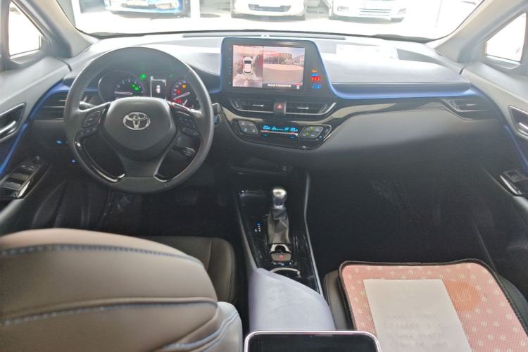 Used Toyota C-HR 2018 2.0L Luxury Edition China V Standard Center Console