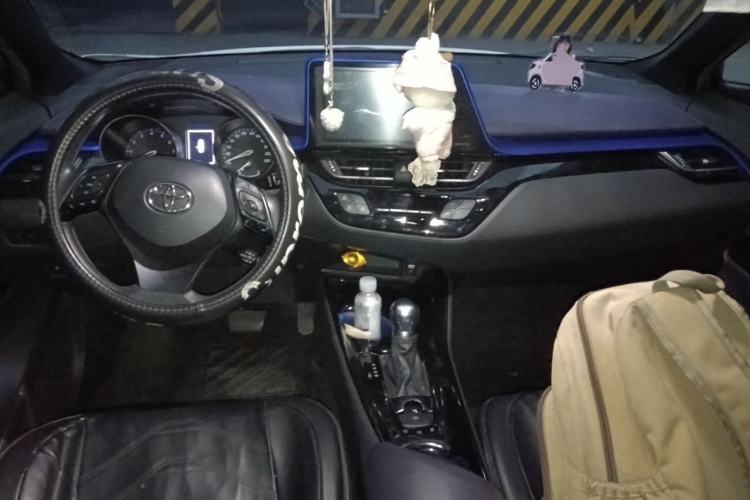Used Toyota C-HR 2018 2.0L Leading with Sunroof China VI Standard Center Console