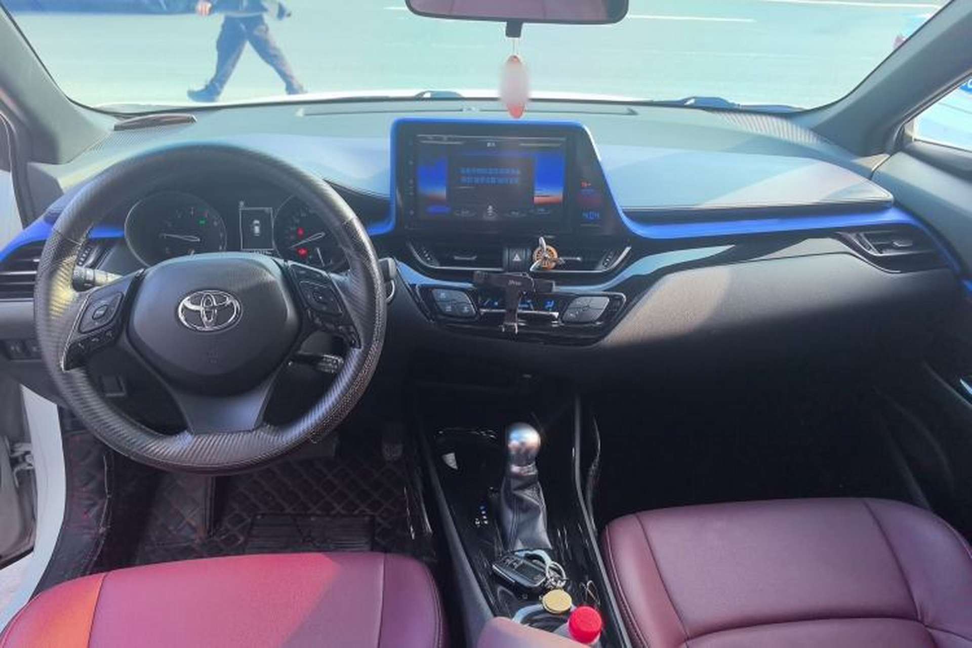 Used Toyota C-HR 2018 2.0L Leading with Sunroof China VI Standard Center Console